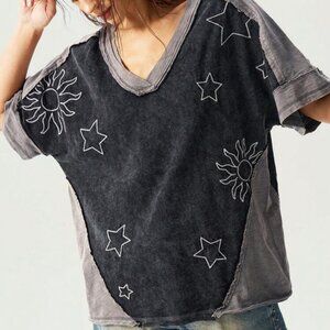 LADIES SIZE M SHEIN BOHO BLACK GRAY EMBROIDERED STARS V-NECK SHORT SLEEVE SHIRT